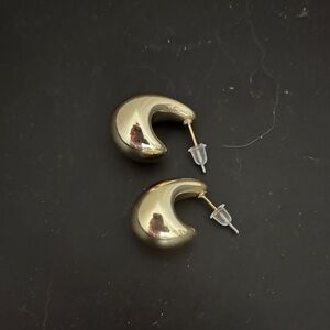 Chic Gold Teardrop Earrings